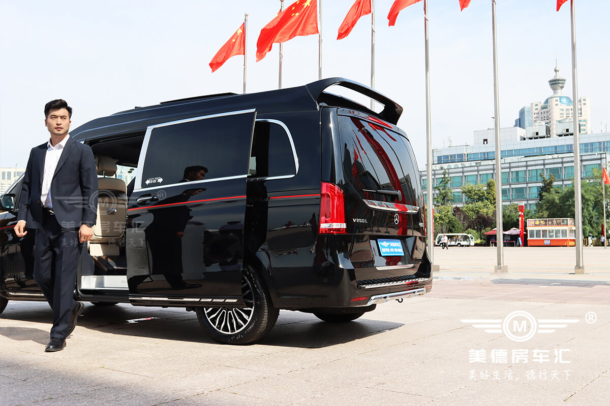 芭塞萝娜版豪华商务车(蓝米)