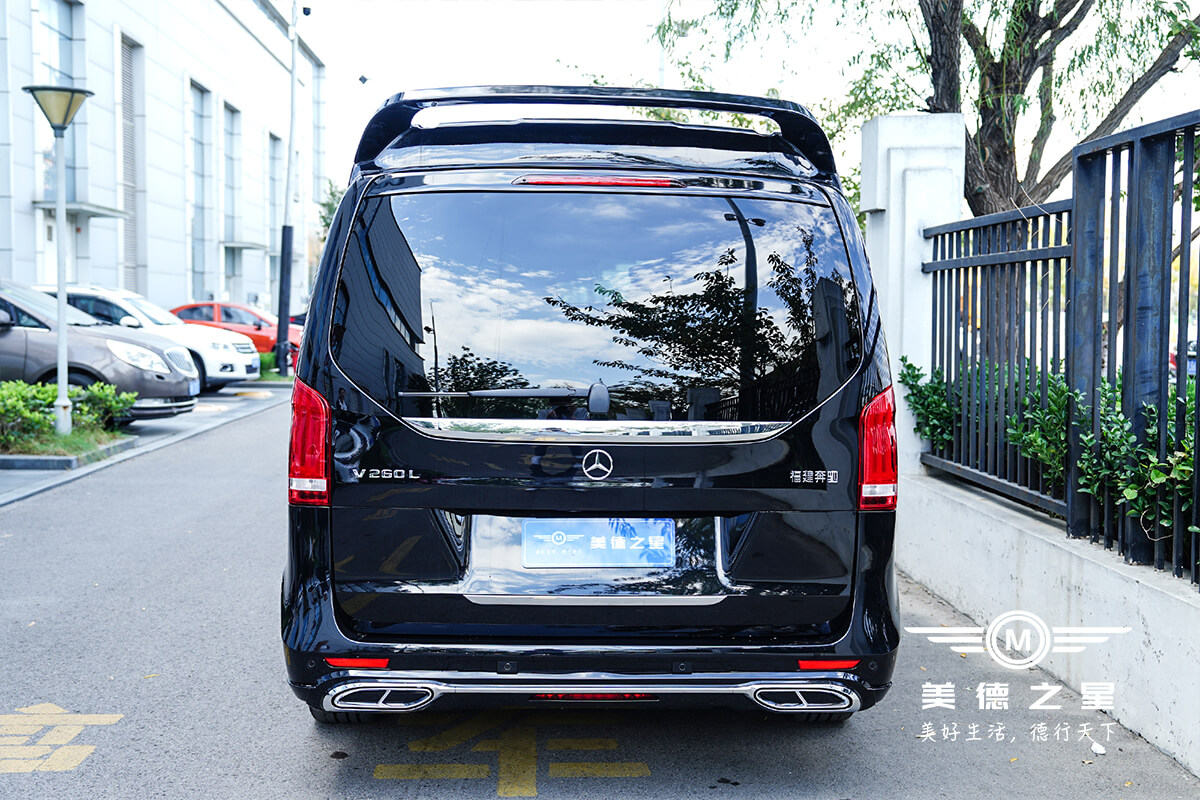 芭塞萝娜版豪华商务车(棕内)