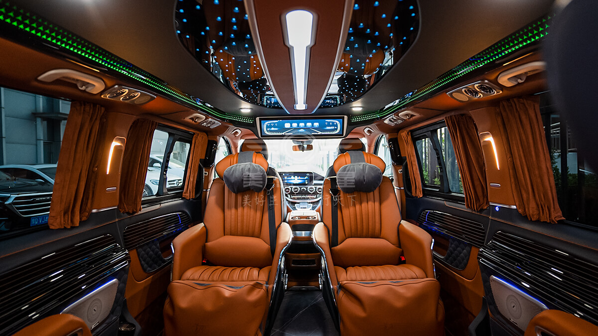 威霆豪华商务车(棕内)